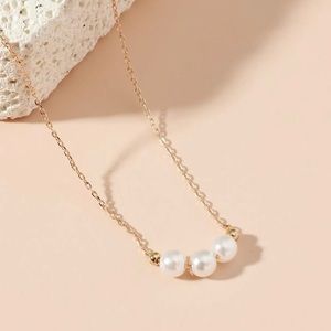 NWT Beautiful Simple Pearl Necklace